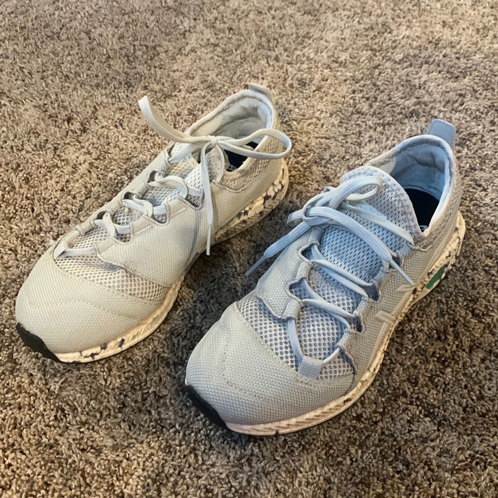 Adidas tennis shoes size 7